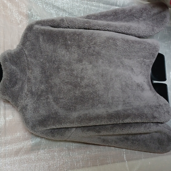 H&M faux fur half zip pullover, gray, super soft, L - Picture 2 of 6